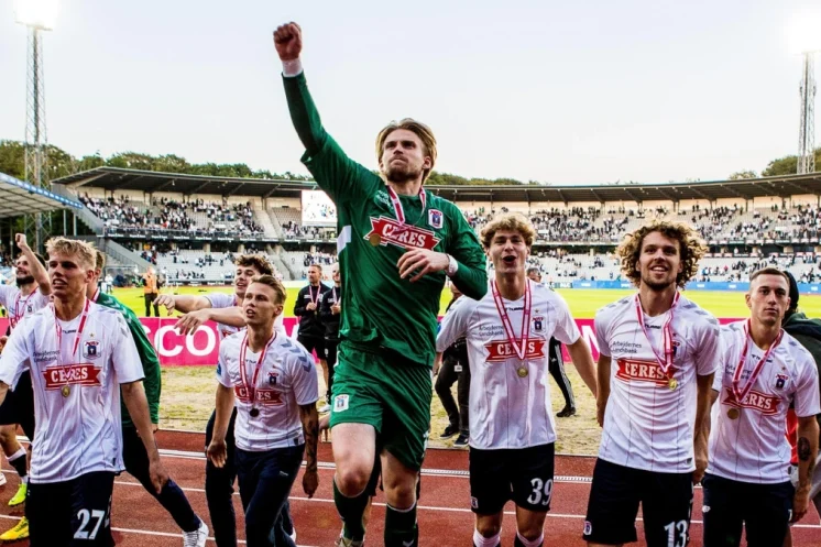 AGF Aarhus célèbre son premier titre de champion du Danemark depuis 40 ans.