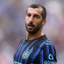 Henrikh Mkhitaryan réfléchit à son avenir alors que l’Inter Milan souhaite le conserver une saison de plus.