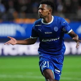 Tawfik Bentayeb intéresse plusieurs clubs européens avant le mercato estival.