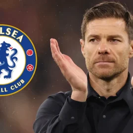 Xabi Alonso devient le nouvel entraîneur de Chelsea avec un contrat de quatre ans.
