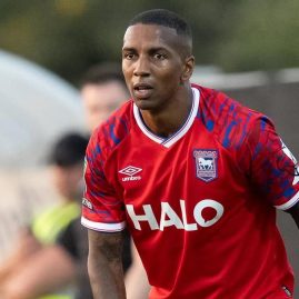 Ashley Young a annoncé sa retraite à 40 ans après une carrière de plus de vingt ans au plus haut niveau.