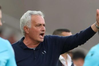José Mourinho affirme qu’aucun contact n’a eu lieu avec le Real Madrid malgré les rumeurs.