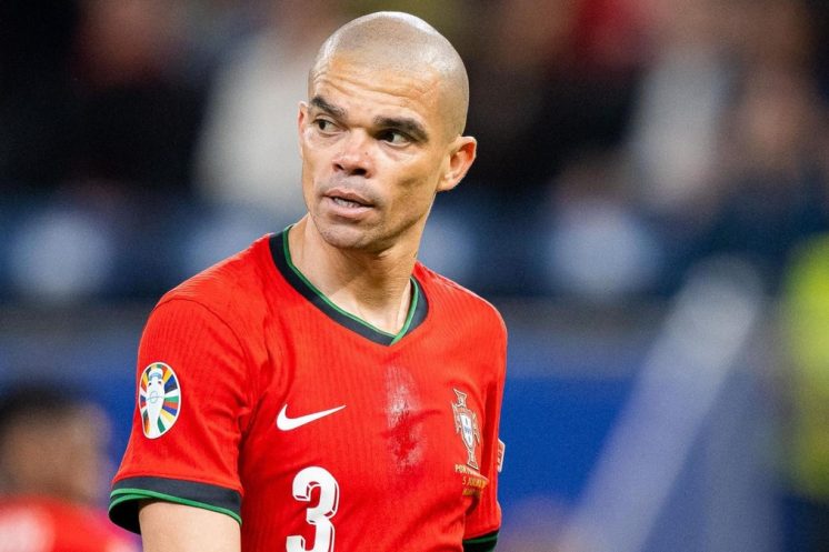 Pepe pourrait revenir au Real Madrid pour intégrer le staff de José Mourinho.