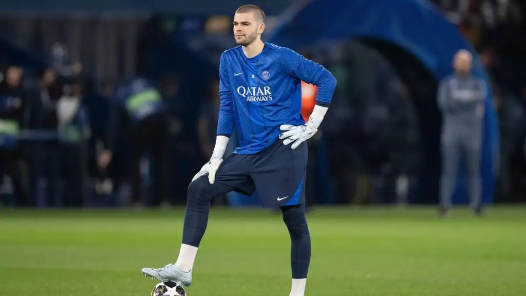 Lucas Chevalier surveillé par Besiktas et Tottenham
