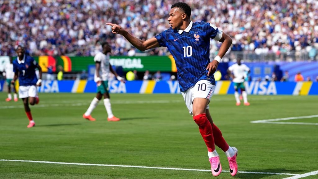 Kylian Mbappé dépasse Lionel Messi en Coupe du monde