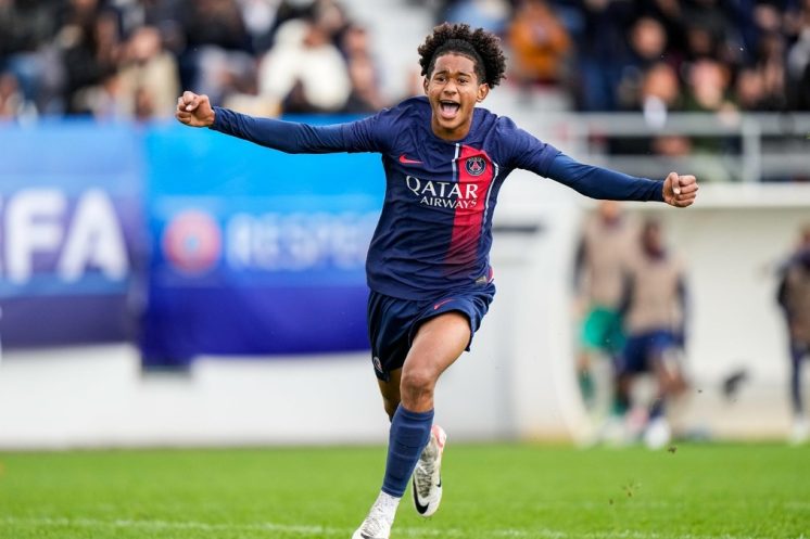 Senny Mayulu prolonge son aventure avec le PSG jusqu’en 2031.
