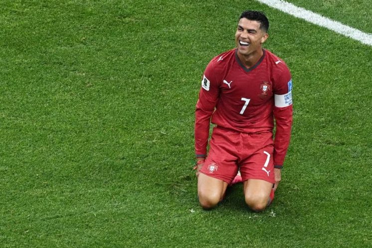 Cristiano Ronaldo devient le premier joueur à marquer dans six Coupes du monde différentes.