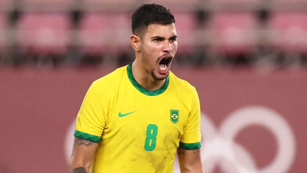 Bruno Guimarães rejoint Michael Olise en tête des passeurs