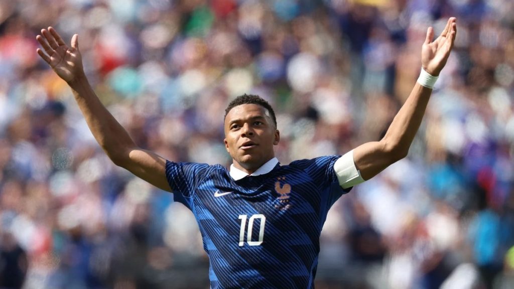 La France réussit son entrée et Mbappé écrit l’histoire