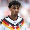 Nathaniel Brown s’engage avec le Bayern Munich jusqu’en 2031 pour un transfert estimé à 55 millions d’euros.