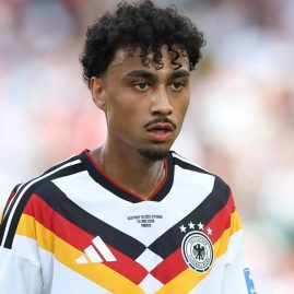 Nathaniel Brown s’engage avec le Bayern Munich jusqu’en 2031 pour un transfert estimé à 55 millions d’euros.