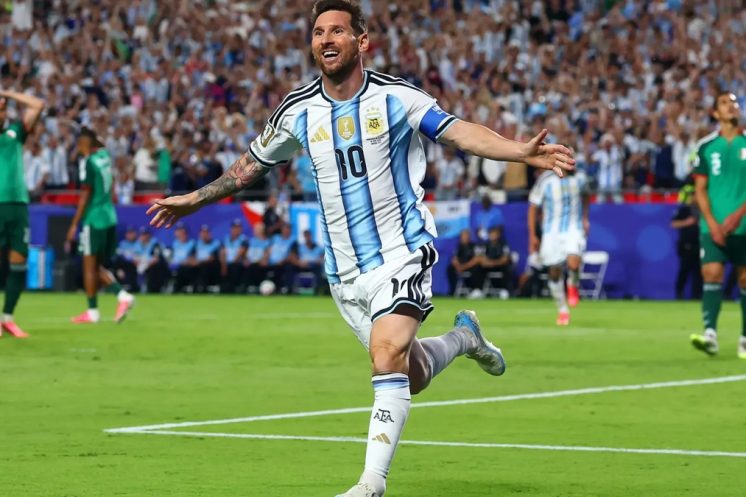 Lionel Messi a guidé l’Argentine vers une large victoire face à l’Algérie.