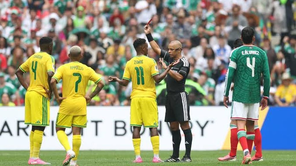 Themba Zwane prend trois matchs de suspension