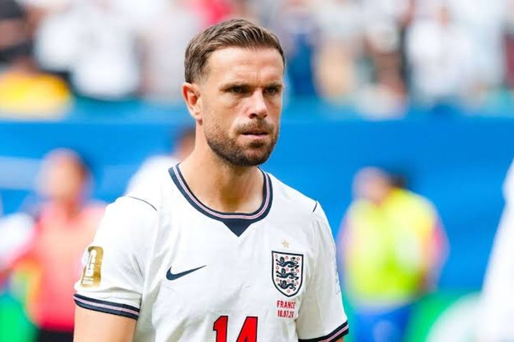 Jordan Henderson est ciblé par Chelsea alors que Brentford pourrait faciliter son départ.