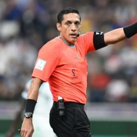 L’arbitre vénézuélien Jesús Valenzuela dirigera la petite finale entre la France et l’Angleterre.