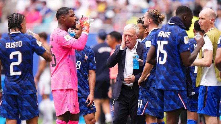 France-Angleterre : les Bleus encaissent quatre buts en une mi-temps, une première historique