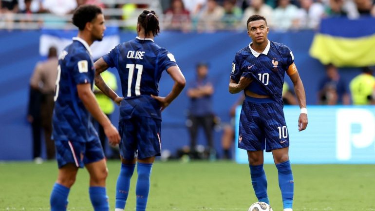 France–Angleterre : les Bleus encaissent six buts, une première depuis 1908