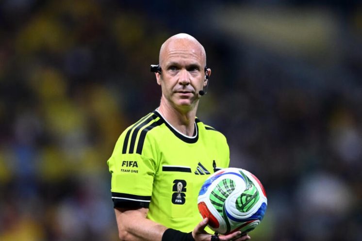 Anthony Taylor prend sa retraite après une carrière marquée par 831 matchs arbitrés