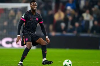Benoît Badiashile sous le maillot de Chelsea alors que Naples tente de recruter le défenseur français.