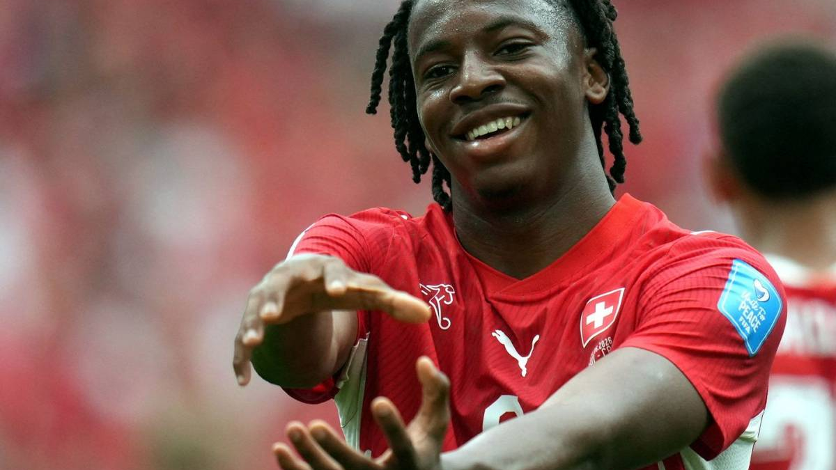 Johan Manzambi a choisi Aston Villa malgré l’accord précédemment trouvé avec Newcastle.