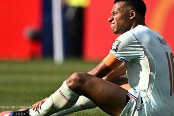 Kylian Mbappé a rassuré sur son état après un coup reçu à la cheville.