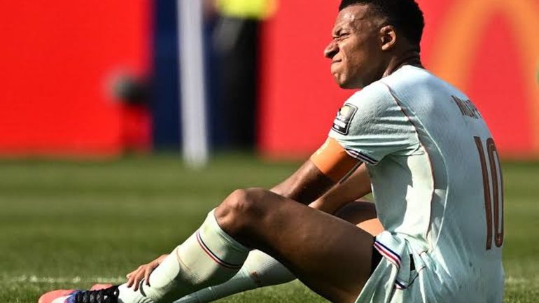 Mbappé rassure après son coup à la cheville