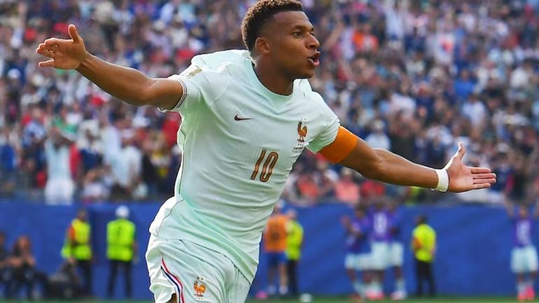 Kylian Mbappé seul au sommet des buteurs français en Coupe du monde