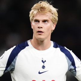 Nottingham Forest insiste pour recruter Lucas Bergvall, mais Tottenham refuse pour le moment de vendre son jeune milieu suédois.