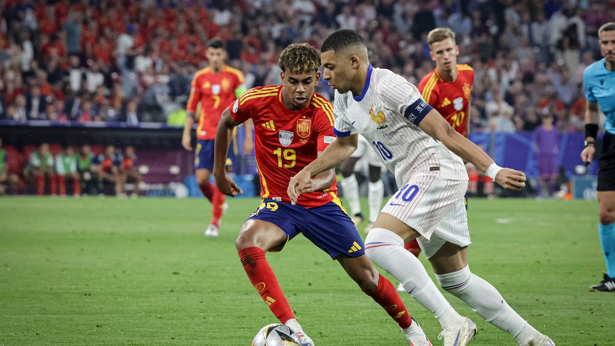 Lamine Yamal affiche désormais neuf victoires en onze confrontations face à Kylian Mbappé.