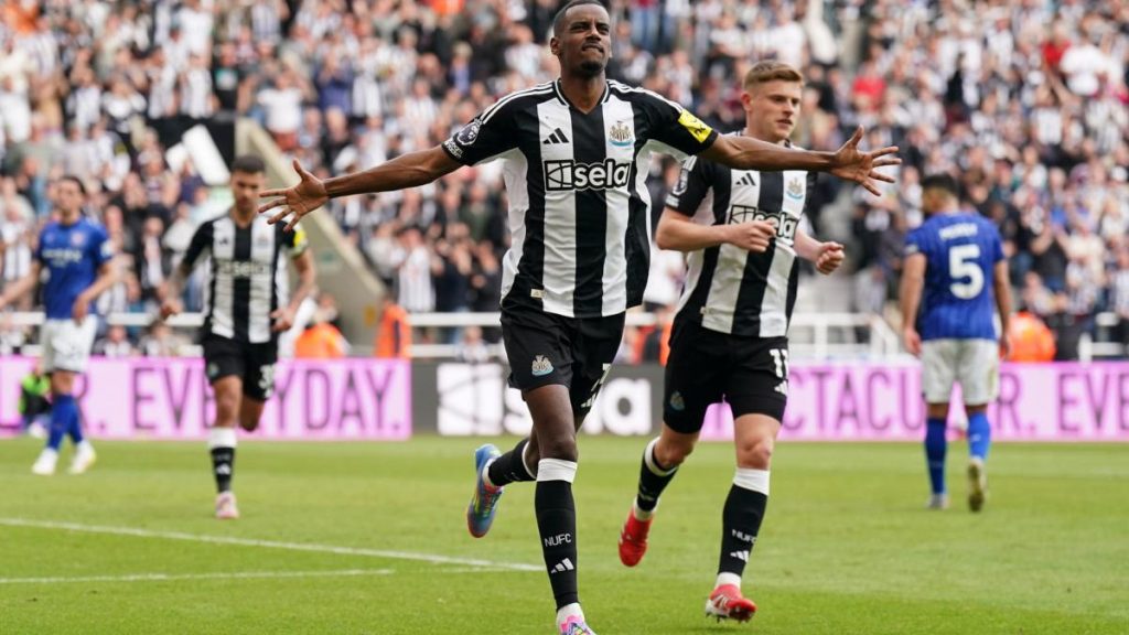 Isak refuse un penalty contre Newcastle