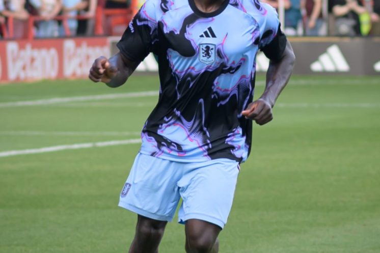Brian Madjo devient à 17 ans le plus jeune buteur de l’histoire de la Supercoupe de l’UEFA.