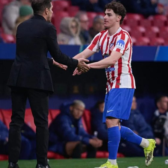 L’avenir de Julián Álvarez reste incertain à l’Atlético de Madrid.