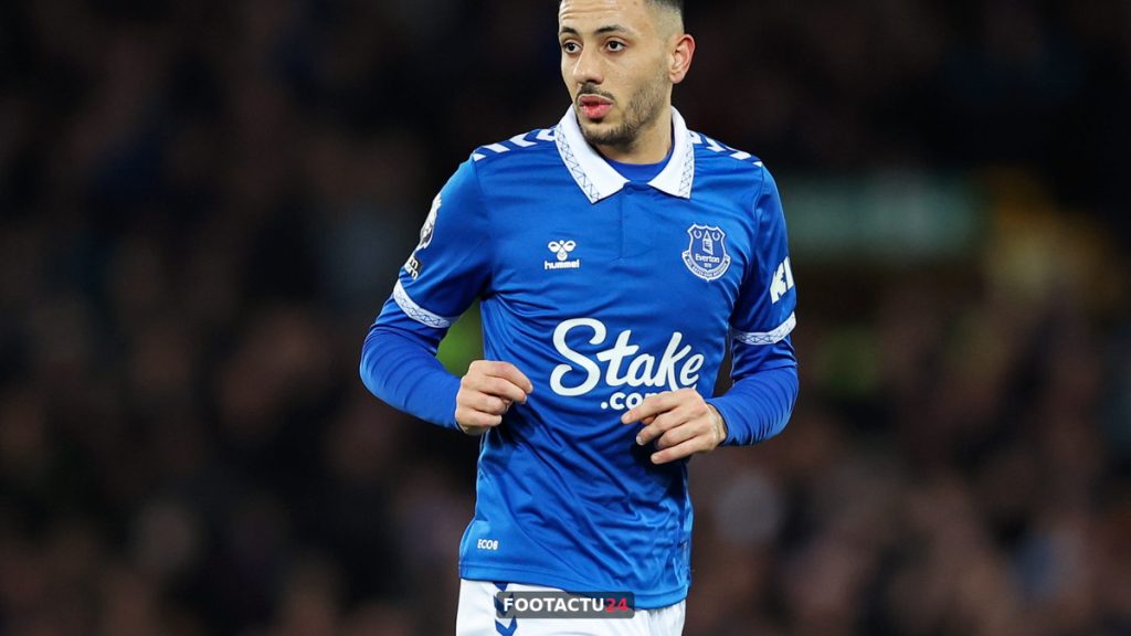 Everton pense à Kyle Walker
