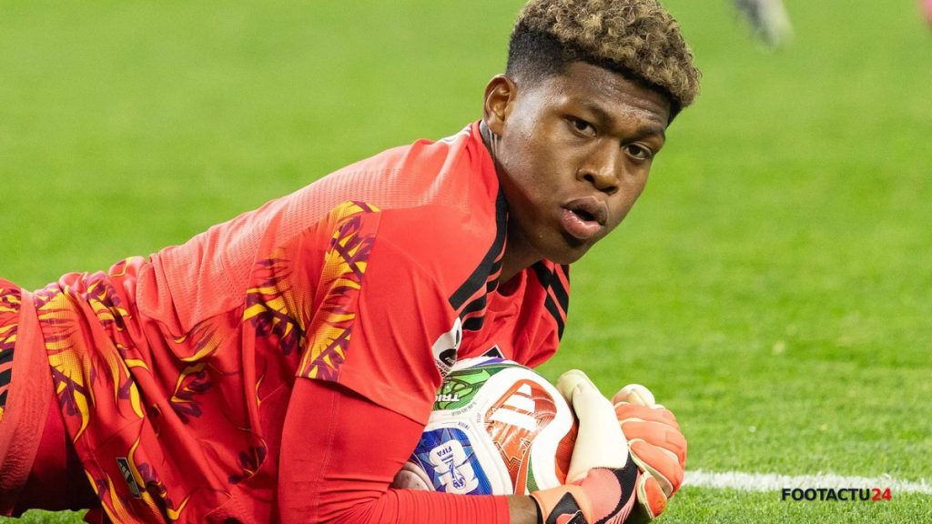 Aston Villa tient Zion Suzuki