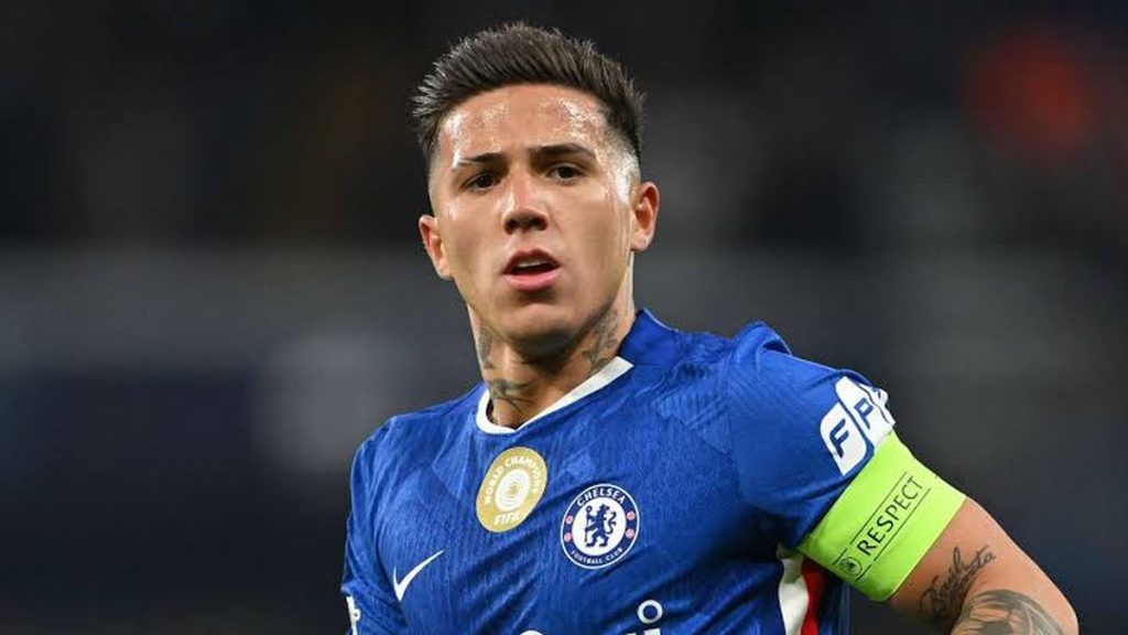 Manchester City étudie Enzo Fernández comme solution en cas de départ de Rodri