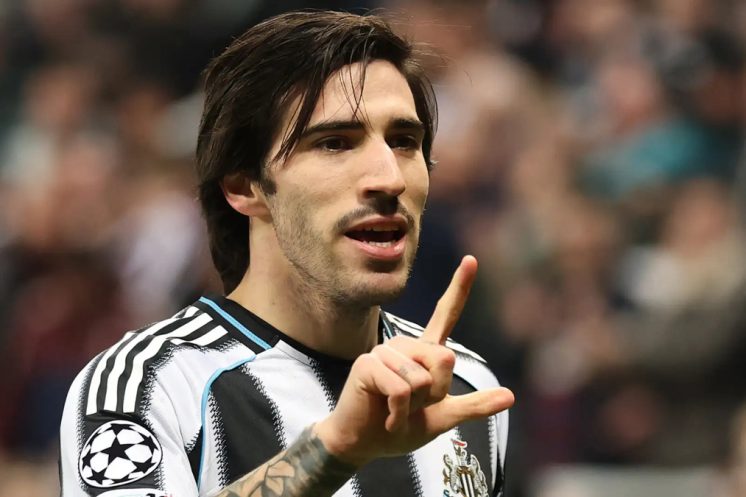 Newcastle a encaissé environ 420 M€ grâce aux départs d’Isak, Gordon, Tonali et Bruno Guimarães en l’espace de deux étés.