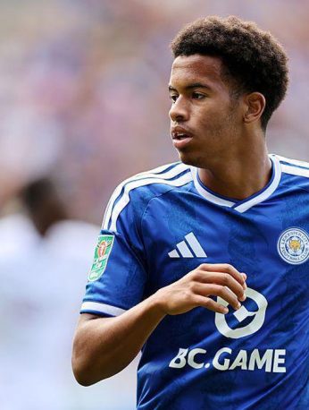 Louis Page attire Manchester United et Arsenal après ses premiers pas remarqués avec Leicester City.