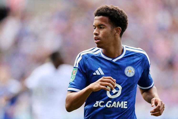 Louis Page attire Manchester United et Arsenal après ses premiers pas remarqués avec Leicester City.