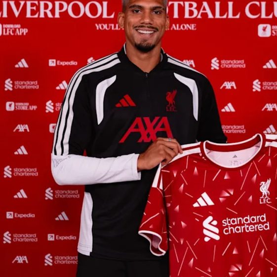 Ronald Araújo rejoint Liverpool en provenance du FC Barcelone.
