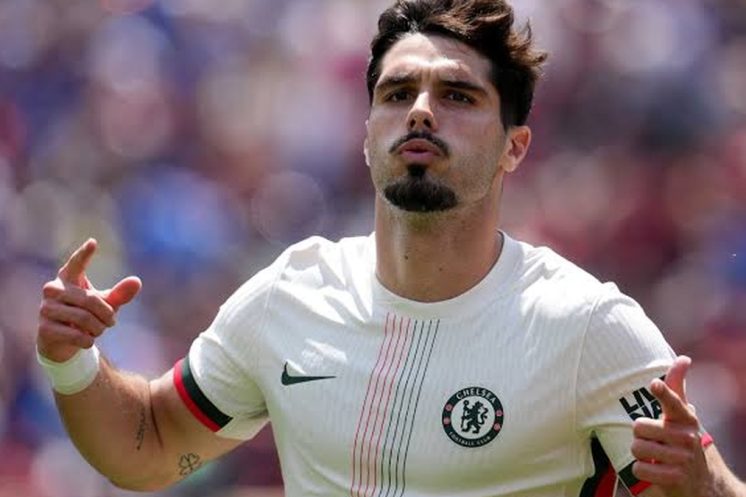 Pedro Neto figure parmi les joueurs suivis par Manchester City pour remplacer Savinho en cas de départ du Brésilien.