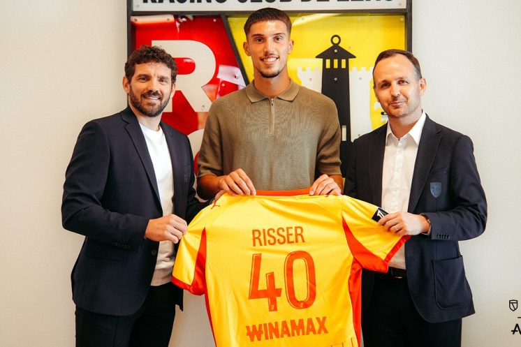 Robin Risser souhaite continuer au RC Lens malgré l’intérêt du PSG et de la Juventus.