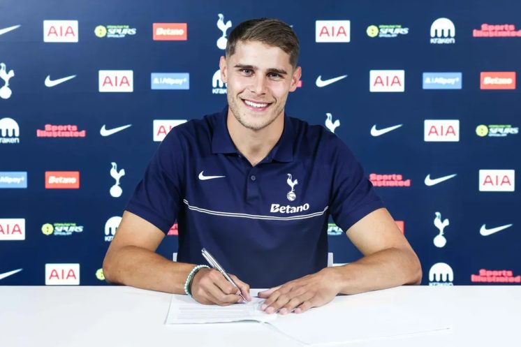 Micky van de Ven prolonge son aventure avec Tottenham.