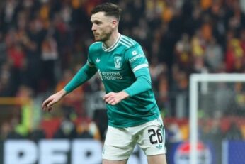 Andy Robertson en maillot de Liverpool face à Galatasaray