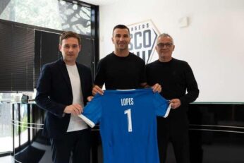 Anthony Lopes tenant le maillot numéro 1 d’Angers SCO