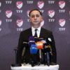Ferhat Gündoğdu devant les médias de la Fédération turque