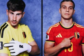Mike Penders et Leandro Trossard avec la Belgique