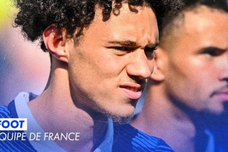 Visuel annonçant le remplacement de Warren Zaïre-Emery par Maghnes Akliouche avec les Bleus