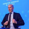 Zinédine Zidane devant le décor de la Fédération française de football