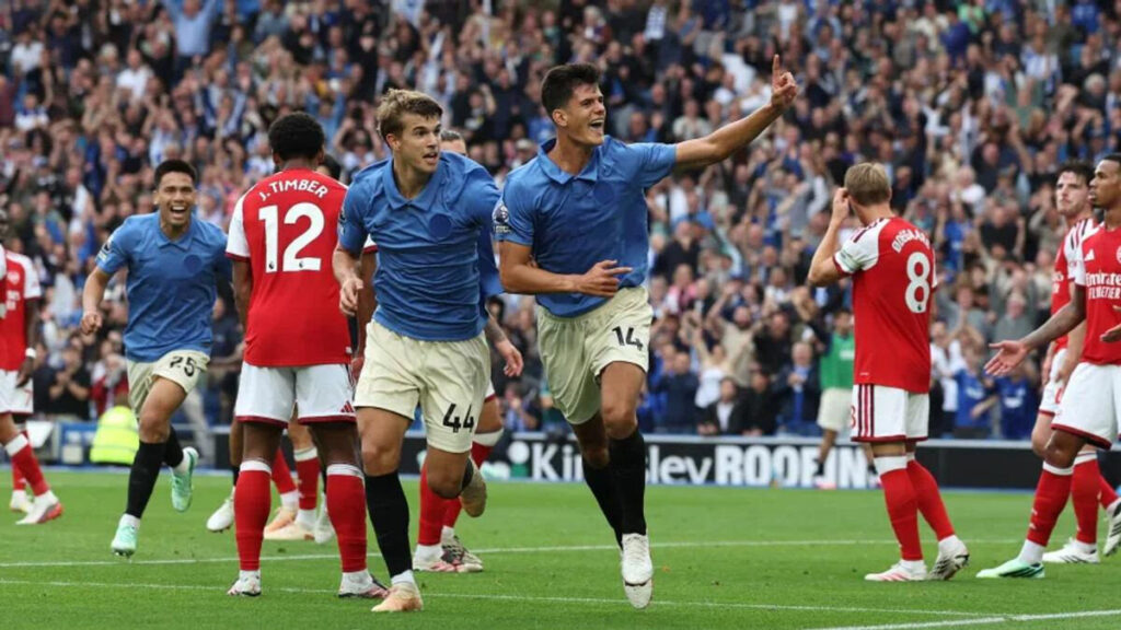 Brighton humilie Arsenal 3-0 : le champion prend sa plus lourde claque depuis trois ans