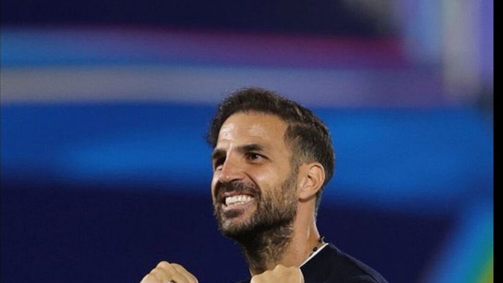 Cesc Fàbregas : une clause spéciale faciliterait un départ vers le Barça, Arsenal ou Chelsea